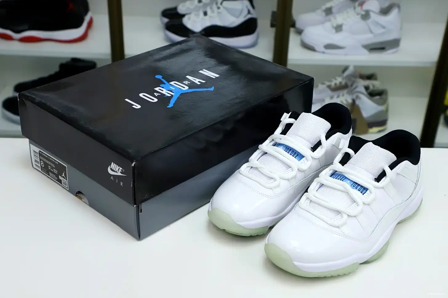 JORDAN Kimikick LOW BLUE AIR LEGEND RETRO 11 0428